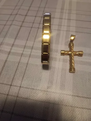 Conjunto Reloj NEXA Oro y Plata y varias joyas.