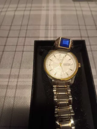 Conjunto Reloj NEXA Oro y Plata y varias joyas.