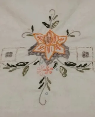 Mantel antiguo bordado a mano 257cm x 172cm