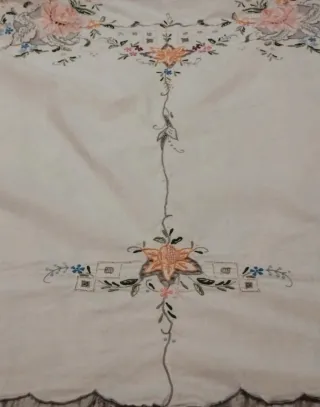 Mantel antiguo bordado a mano 257cm x 172cm