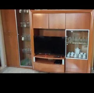 Mueble de comedor madera y cristal