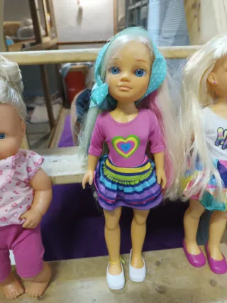 Muñeca Nancy con vestido colorido