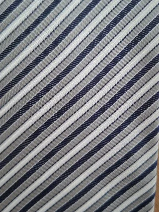 Corbata de rayas azul y gris