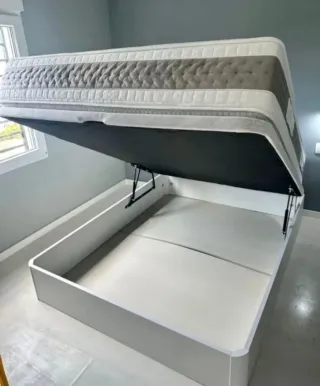 Canapé, materassi, testate, comodini, armadi