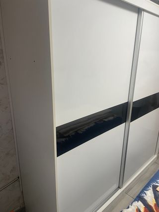 Armario de matrimonio blanco y negro