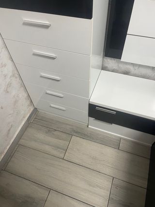 Armario de matrimonio blanco y negro