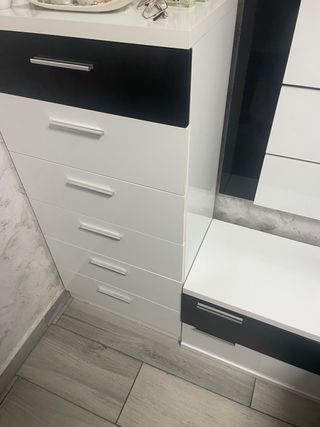 Armario de matrimonio blanco y negro