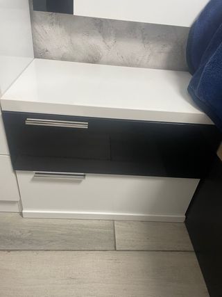 Armario de matrimonio blanco y negro