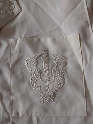 Camisa beige manga corta bordada