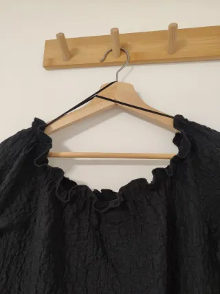 Camiseta negra manga larga con escote fruncido