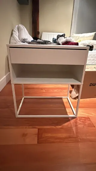 Mesa de noche Ikea VIKHAMER