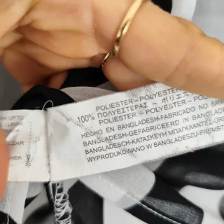 Camisa a rayas blanca y negra