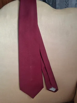 Corbata color vino