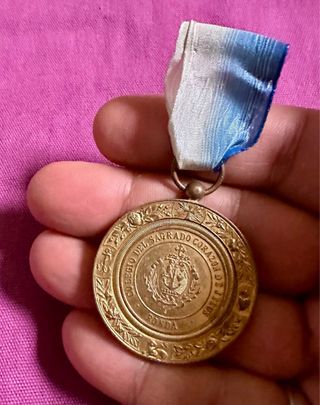 Antigua medalla escolar colegio Sagrado Corazón.