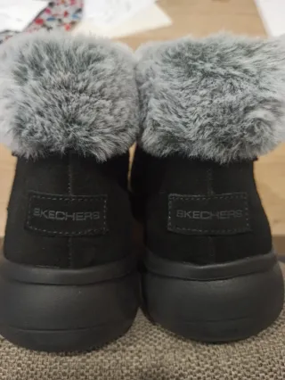 Botines Skechers Negro con Forro Peludo