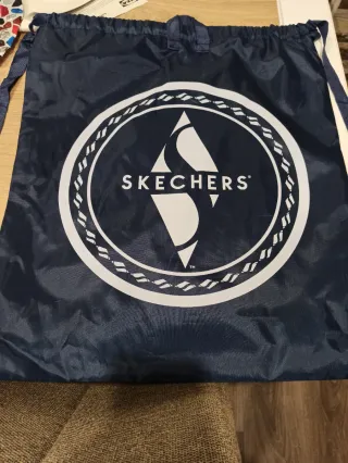 Botines Skechers Negro con Forro Peludo