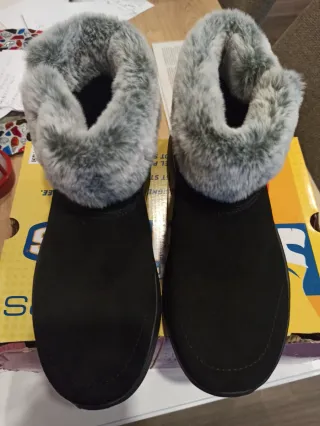 Botines Skechers Negro con Forro Peludo
