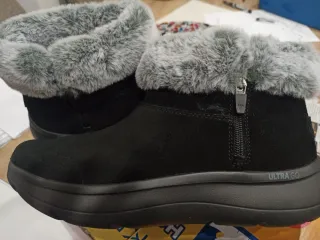 Botines Skechers Negro con Forro Peludo