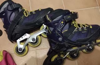 Patines en línea morados y negros