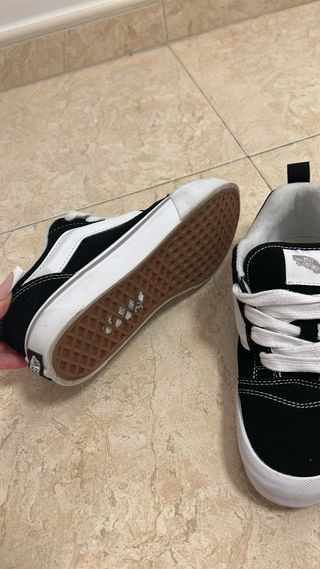 Vans Knu Skool Negras y Blancas