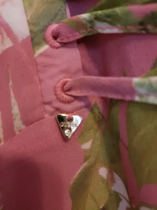 Mono Guess floral de verano.