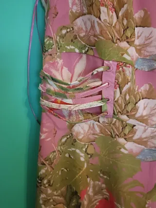 Mono Guess floral de verano.