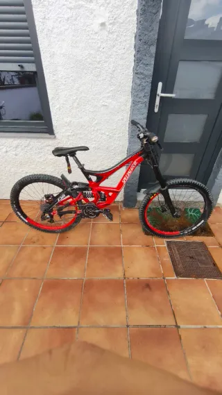 Specialized Demo 8 Bicicleta DH Roja