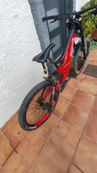 Specialized Demo 8 Bicicleta DH Roja