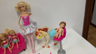 Barbie y hermanas con accesorios