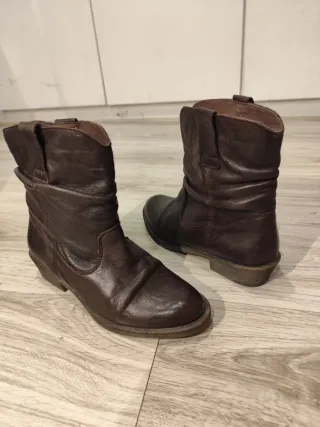 Botines de cuero marrones
