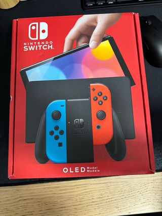 Nintendo Switch OLED + Mario Kart 8 Deluxe + Funda