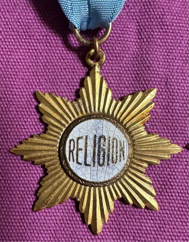 2 Viejas medallas escolares: Religión y Aplicación