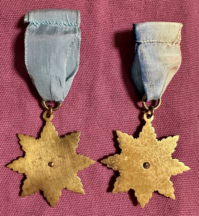 2 Viejas medallas escolares: Religión y Aplicación