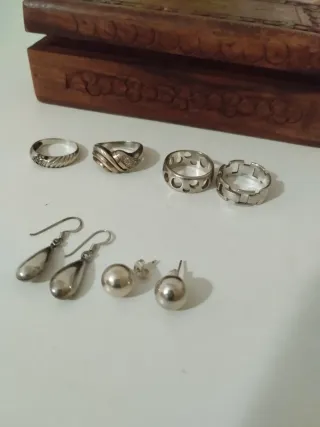 Lote 4 Anillos y 2 par Pendientes Plata 925.