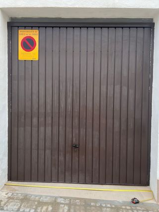 Puerta de Garaje Marrón
