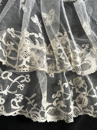 2 mts. Encaje de Bruselas