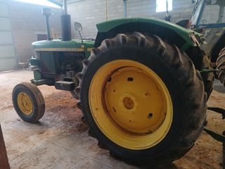 Tractor John Deere 2120 sin cabina
