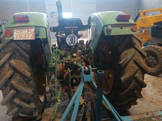 Tractor John Deere 2120 sin cabina
