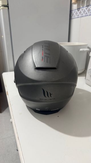 Casco Moto MT Gris Oscuro talla M con gafas de sol