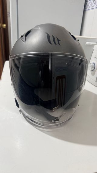 Casco Moto MT Gris Oscuro talla M con gafas de sol