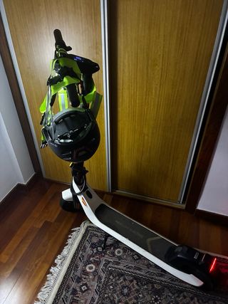Patinete Eléctrico NIU KQi2 + Chaleco y Casco