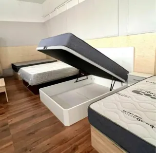 Canapé abatible gris y blanco