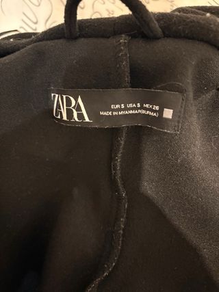 Abrigo largo negro Zara