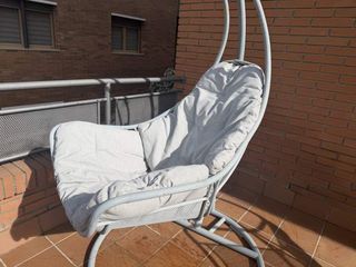SILLA HUEVO COLGANTE GRIS CON COJÍN