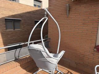 SILLA HUEVO COLGANTE GRIS CON COJÍN