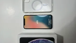 iPhone XS Max - Branco/Prateado
