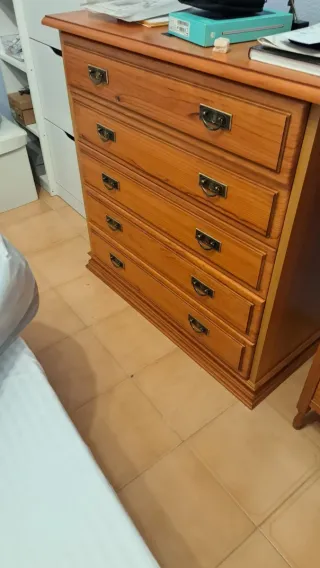 Cómoda y mesita de noche madera