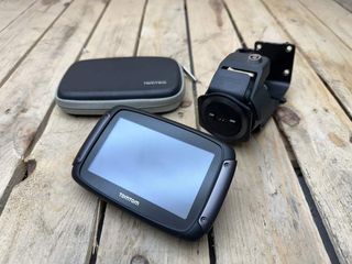 GPS TOMTOM RIDER 550 CON FUNDA Y SOPORTE