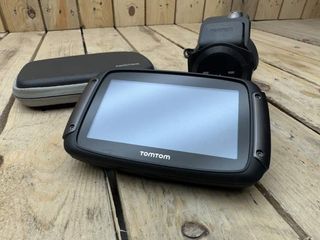 GPS TOMTOM RIDER 550 CON FUNDA Y SOPORTE