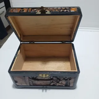 Portagioie vintage legno intagliato a mano